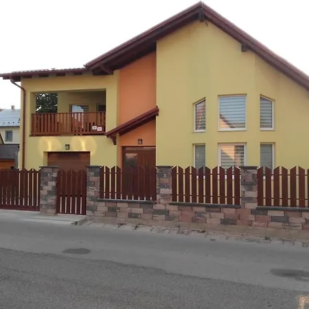 Danmar - Rent Whole Or Upper Floor ホテル Závažná Poruba