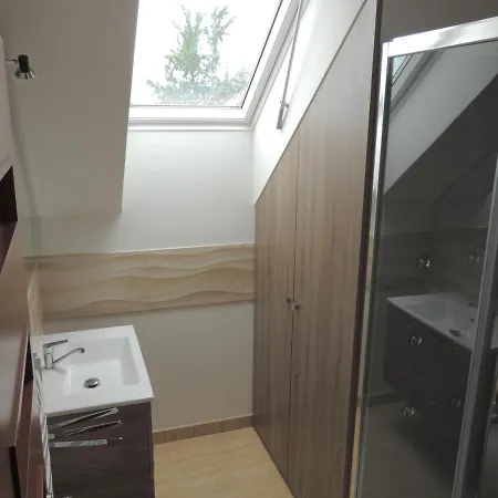 Danmar - Rent Whole Or Upper Floor Závažná Poruba