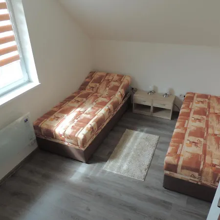 Danmar - Rent Whole Or Upper Floor Závažná Poruba
