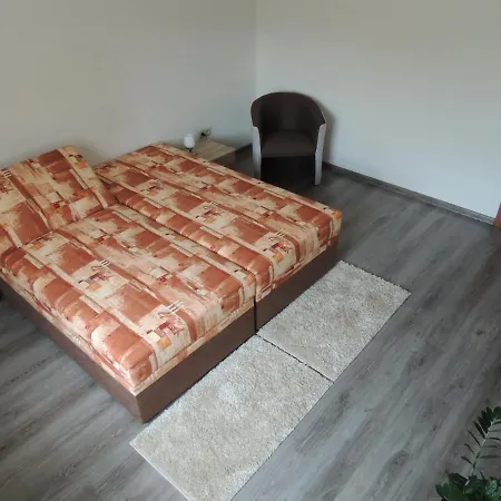 Danmar - Rent Whole Or Upper Floor * Závažná Poruba